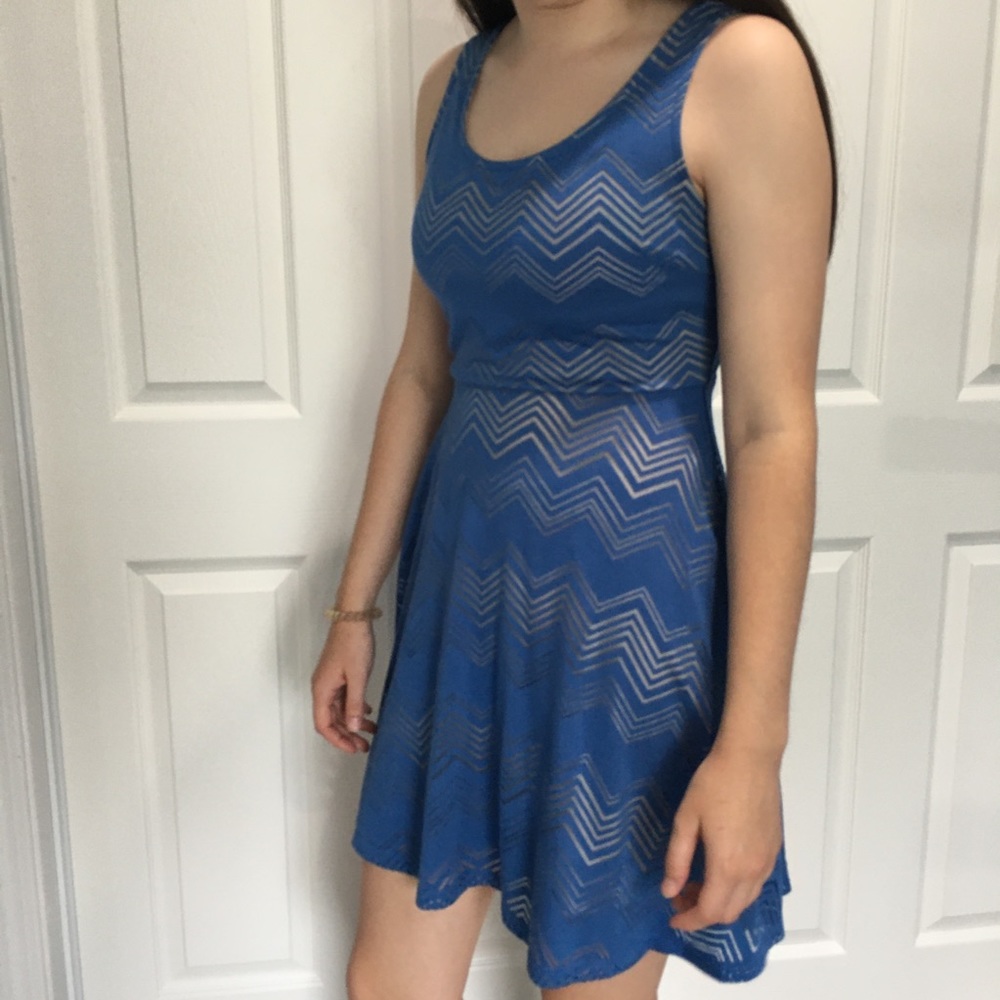 Dress - Picture 2 of 4